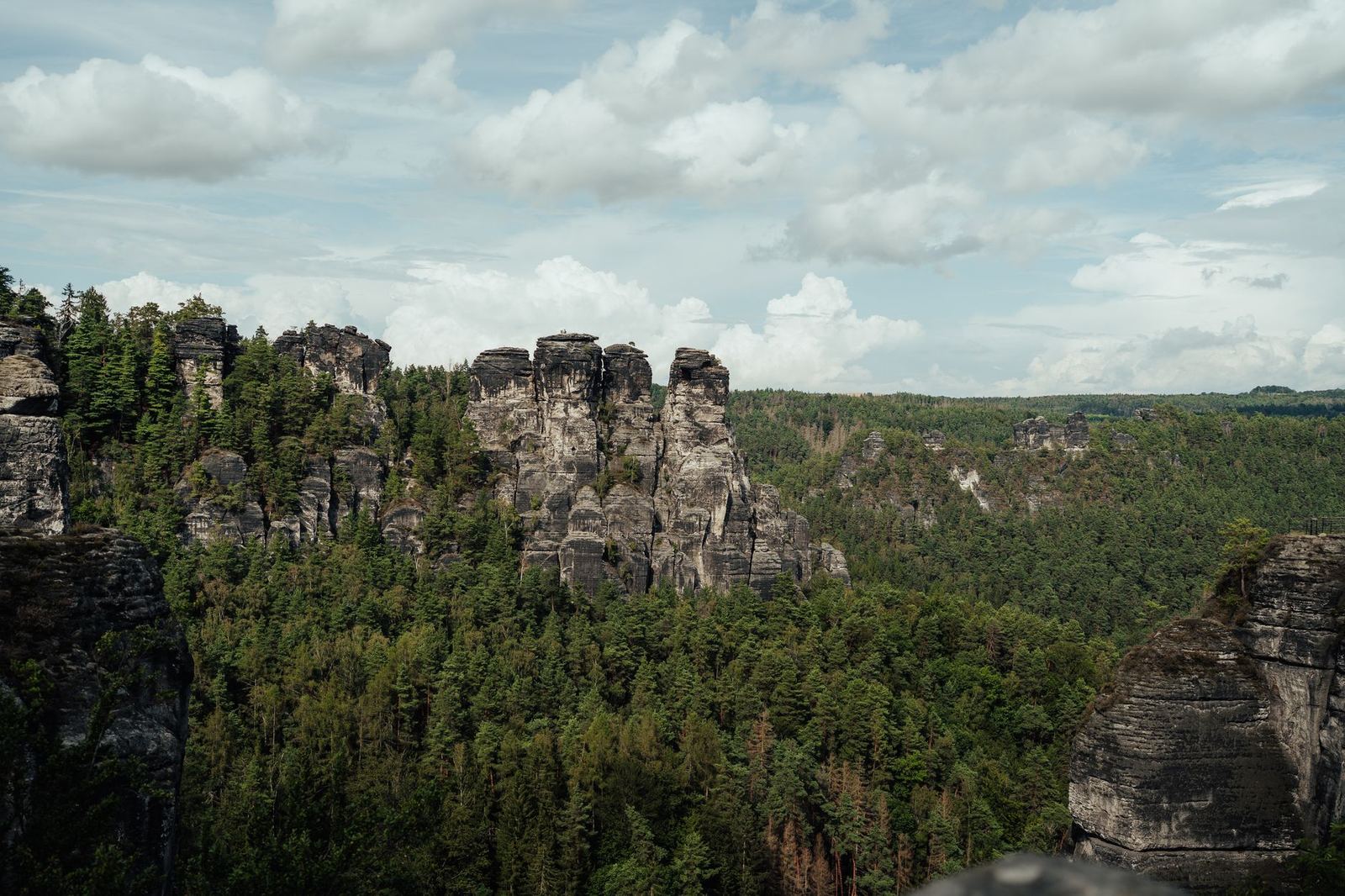 Pískovcové skály nad lesem, Hřebenovka Českým rájem
